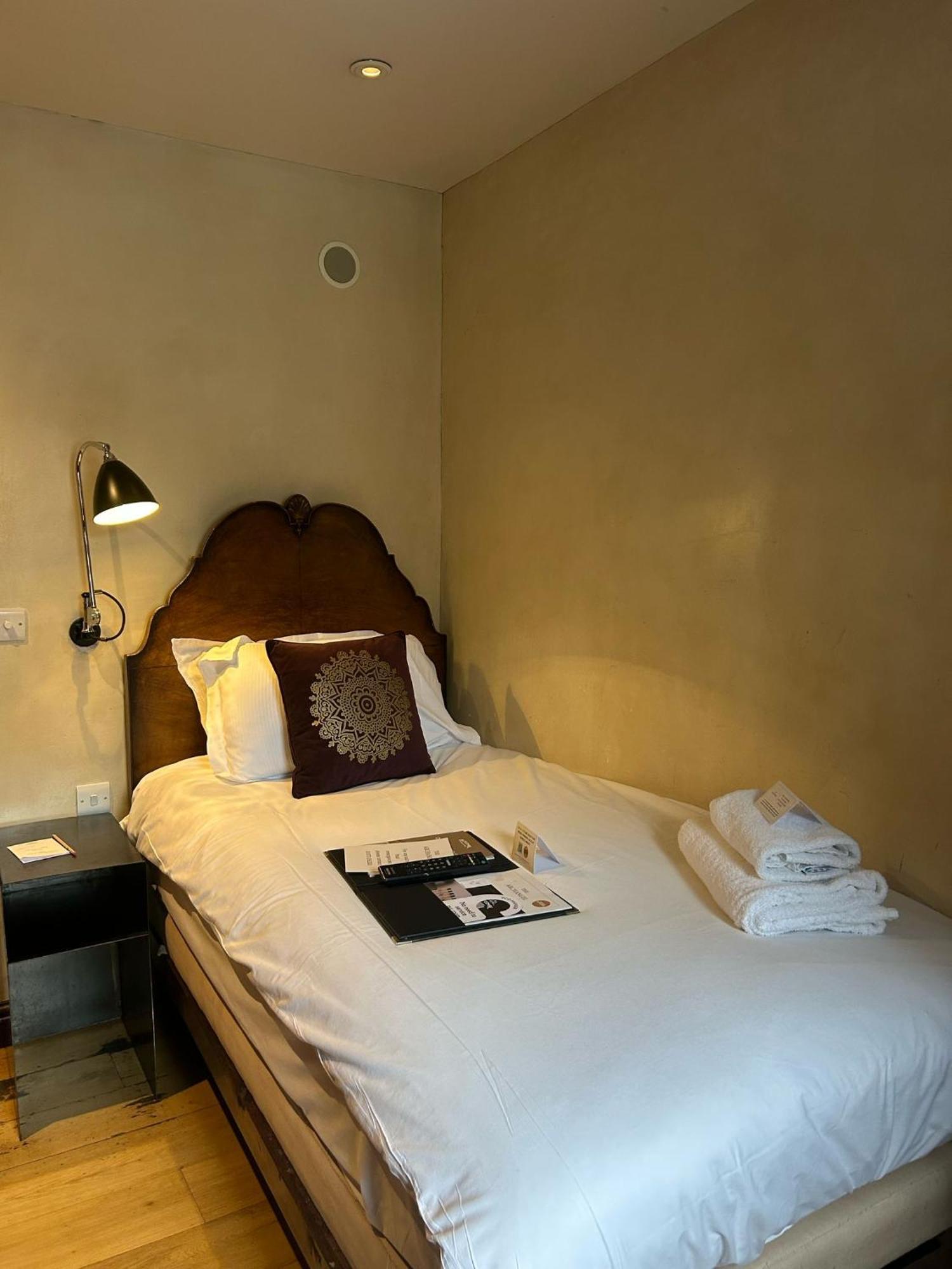 The Archangel,Restaurant & Bar With Rooms Frome Buitenkant foto